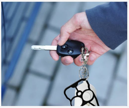 fox-head-self-defense-keychain A man holding the fox self defense keychain